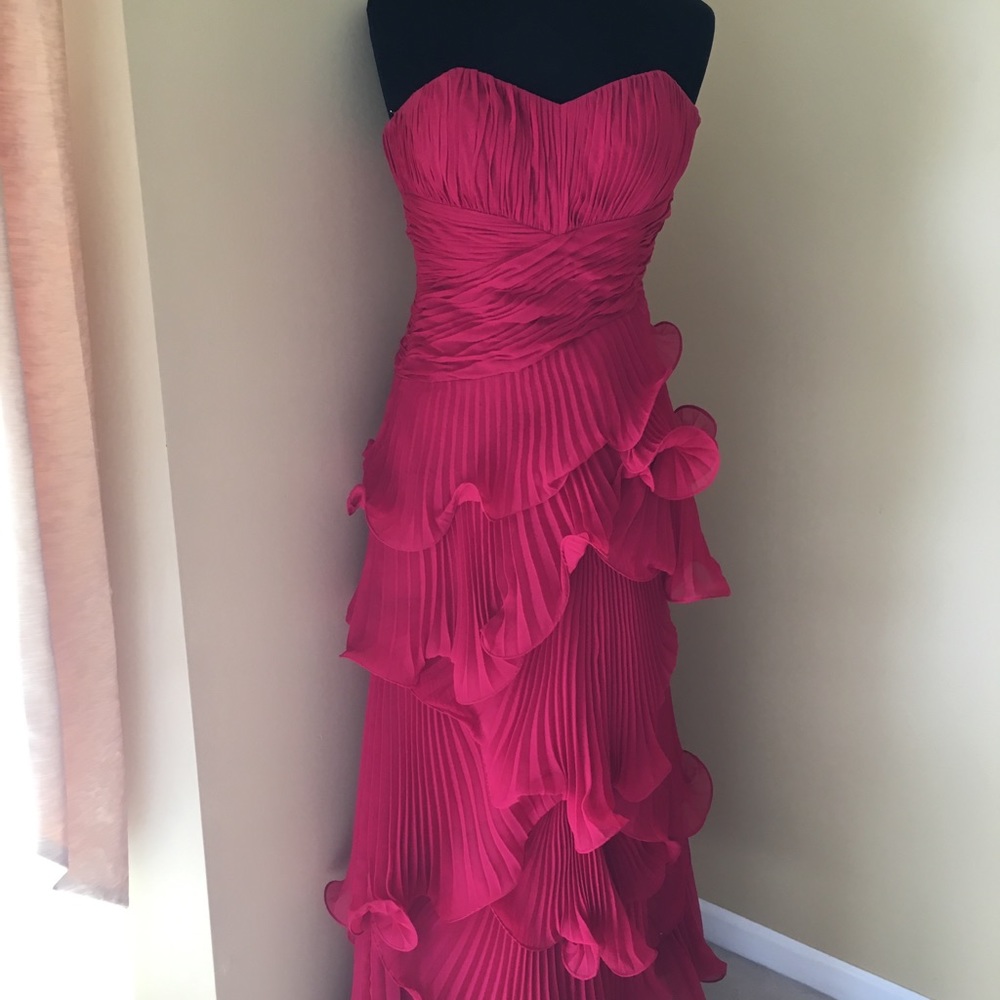 Beautiful gown great for prom or formal event